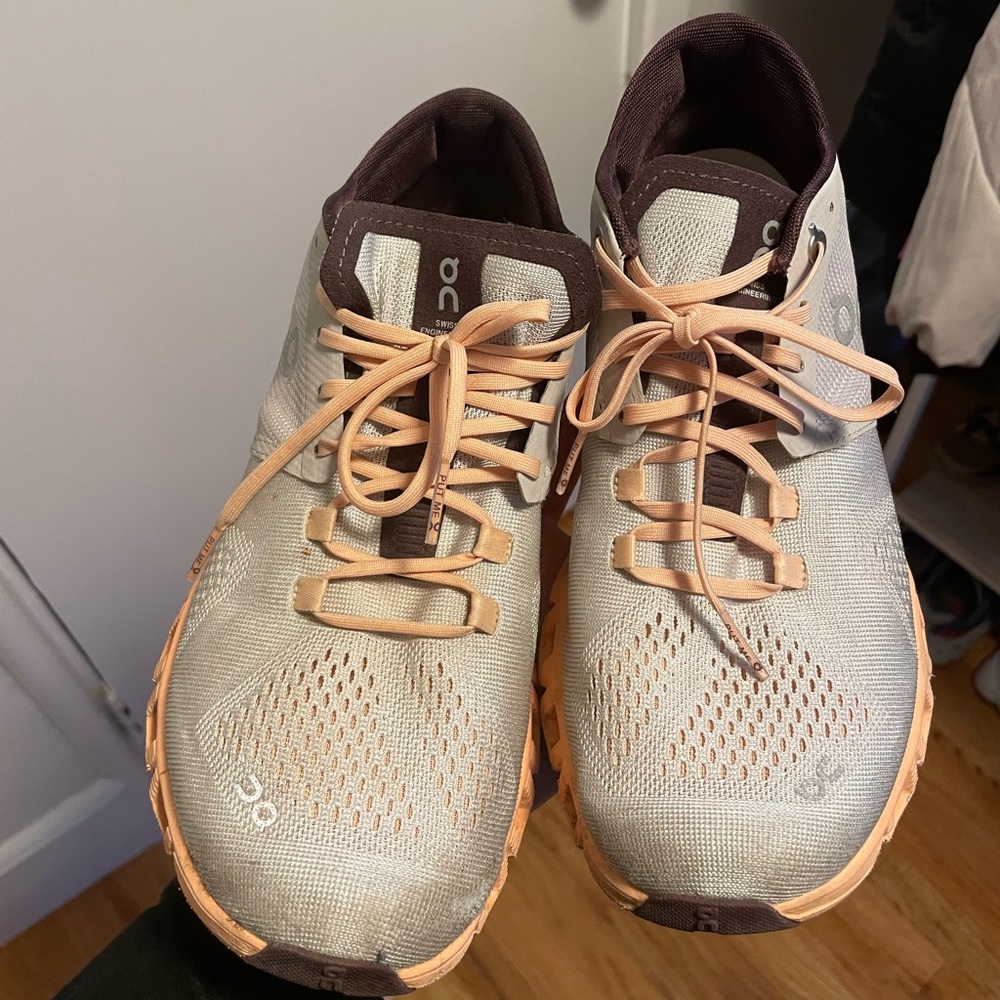On Clouds women size 8